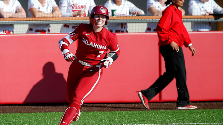 Oklahoma outfielder Kasidi Pickering
