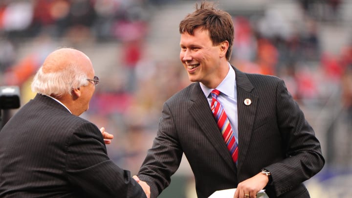 July 16, 2010; San Francisco, CA, USA; San Francisco Giants broadcaster Dave Flemming (right) shakes hands with hall of fame inductee broadcaster Jon Miller (left) during the Giants' tribute to Miller before the game against the New York Mets at AT&T Park. The Mets defeated the Giants 1-0. Mandatory Credit: Kyle Terada-USA TODAY Sports July 16, 2010; San Francisco, CA, USA; San Francisco Giants broadcaster Dave Flemming (right) shakes hands with hall of fame inductee broadcaster Jon Miller (left) during the Giants' tribute to Miller before the game against the New York Mets at AT&T Park. The Mets defeated the Giants 1-0. Mandatory Credit: Kyle Terada-USA TODAY Sports