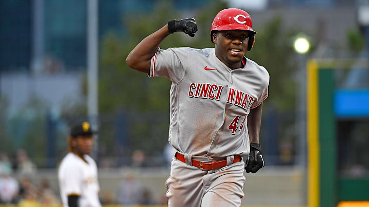 Aristides Aquino bateó 10 jonrones en la temporada de 2022 en la MLB 