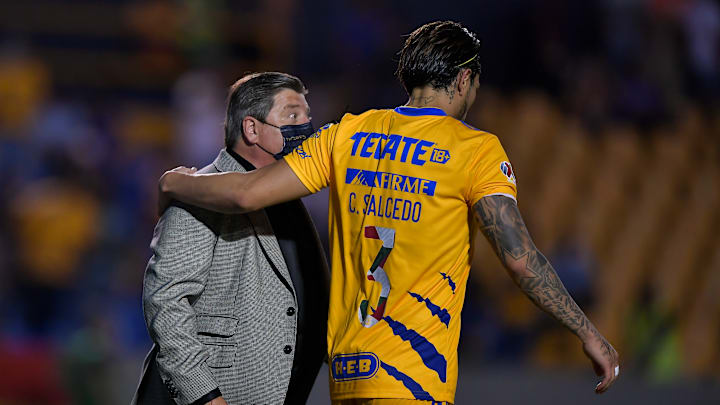 Carlos Salcedo habría pedido su salida de Chivas 