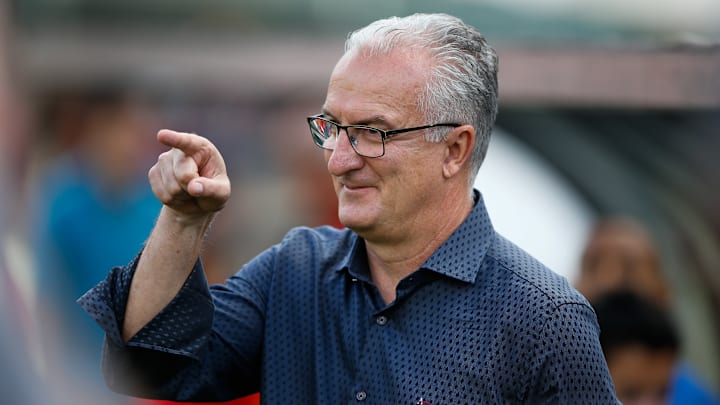 Dorival Júnior ganha duas novas peças para jogo do Flamengo contra o Santos, pelo Campeonato Brasileiro.