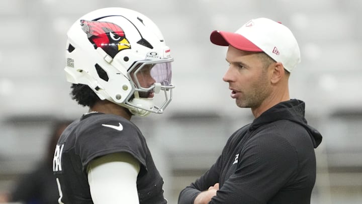 Arizona Cardinals quarterback Kyler Murray (1) talks with head coach Jonathan Gannon during training camp at State Farm Stadium in Glendale on Aug. 6, 2025. Arizona Cardinals quarterback Kyler Murray (1) talks with head coach Jonathan Gannon during training camp at State Farm Stadium in Glendale on Aug. 6, 2025.