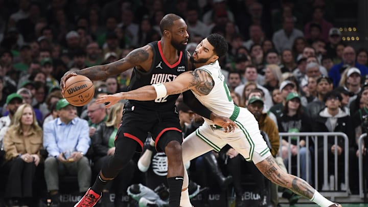 Houston Rockets forward Jeff Green (32) controls the ball.