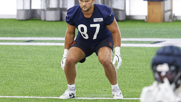 May 8, 2026; Lake Forest, IL, USA; Chicago Bears tight end Sam Roush (87) warms up during Rookie Minicamp at Halas Hall. Mandatory Credit: Kamil Krzaczynski-Imagn Images