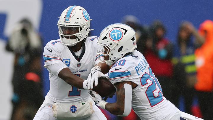 Sep 27, 2026; East Rutherford, New Jersey, USA;  Tennessee Titans quarterback Cam Ward (1) hands off the ball to running back Tony Pollard (20) against the New York Giants during the first quarter at MetLife Stadium.  Mandatory Credit: Vincent Carchietta-Imagn Images