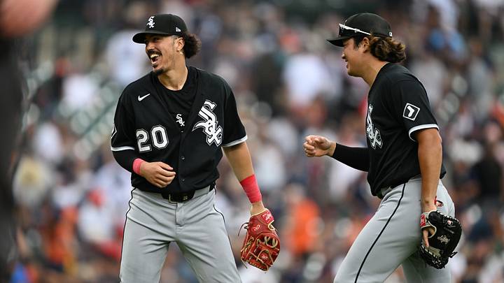 Aug 16, 2026; Detroit, Michigan, Chicago White Sox third baseman Miguel Vargas (20) celebrates with first baseman Munetaka Murakami (5) after sweeping the Detroit Tigers in their three game series at Comerica Park. Horwedel-Imagn Images