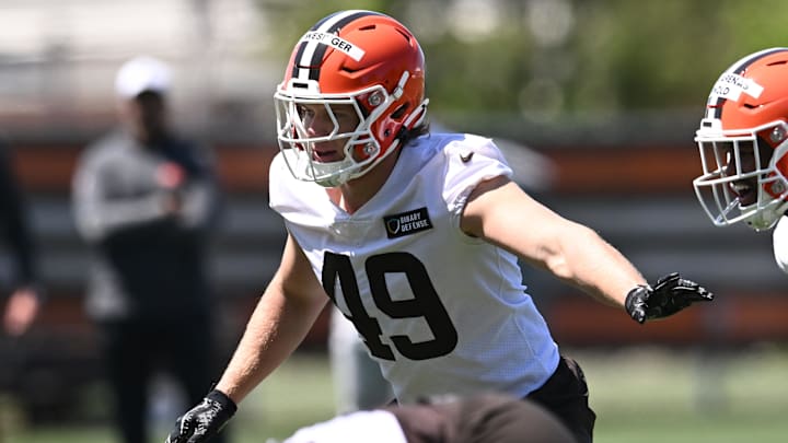May 9, 2025; Berea, OH, USA; Cleveland Browns linebacker Carson Schwesinger (49) runs a drill during rookie minicamp at CrossCountry Mortgage Campus. Mandatory Credit: Ken Blaze-Imagn Images May 9, 2025; Berea, OH, USA; Cleveland Browns linebacker Carson Schwesinger (49) runs a drill during rookie minicamp at CrossCountry Mortgage Campus. Mandatory Credit: Ken Blaze-Imagn Images