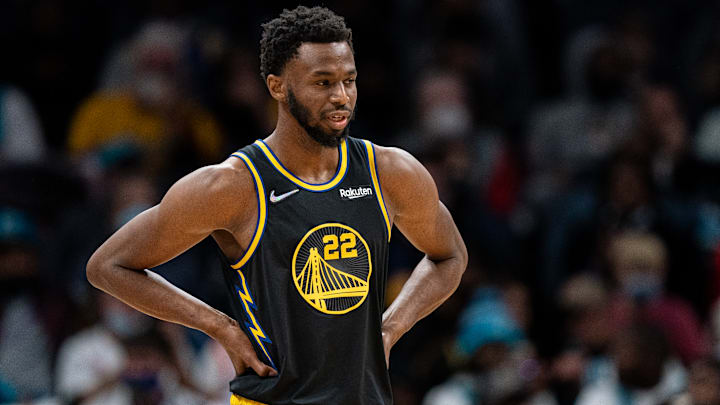Wiggins logró un triple agónico para cerrar la primera mitad ante los Nets