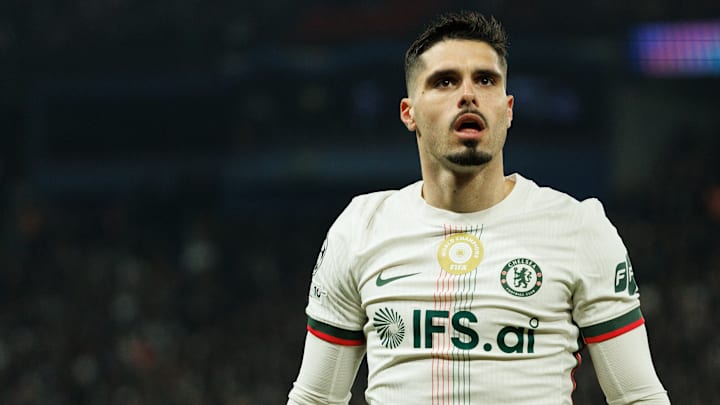 Pedro Neto avait bousculé un ramasseur de balle lors de PSG - Chelsea Pedro Neto avait bousculé un ramasseur de balle lors de PSG - Chelsea