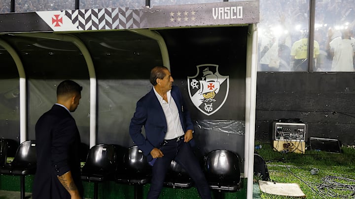 Ramón Díaz negocia salários para o ano que vem