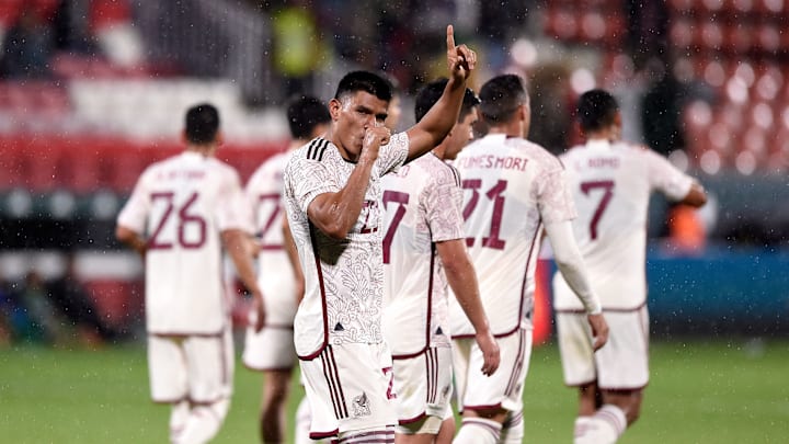 Jesús Gallardo celebra un gol con el Tricolor.