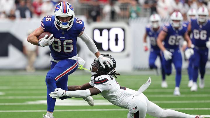 Sep 13, 2026; Houston, Texas, USA; Buffalo Bills tight end Dalton Kincaid (86) runs with the ball against Houston Texans safety Calen Bullock (2) during the fourth quarter at Reliant Stadium. Mandatory Credit: Troy Taormina-Imagn Images Sep 13, 2026; Houston, Texas, USA; Buffalo Bills tight end Dalton Kincaid (86) runs with the ball against Houston Texans safety Calen Bullock (2) during the fourth quarter at Reliant Stadium. Mandatory Credit: Troy Taormina-Imagn Images