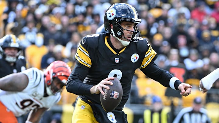 Nov 16, 2025; Pittsburgh, Pennsylvania, USA; Pittsburgh Steelers quarterback Aaron Rodgers (8) runs with the ball against the Cincinnati Bengals during the first half at Acrisure Stadium. Mandatory Credit: Barry Reeger-Imagn Images