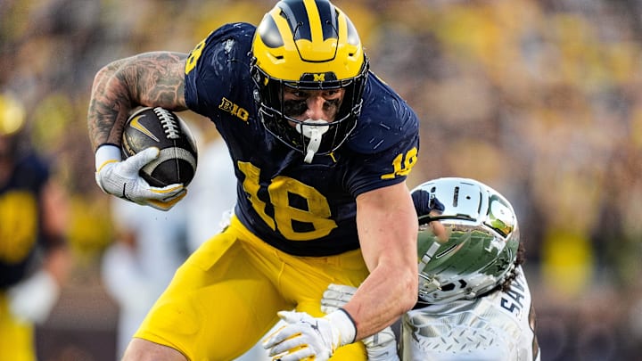 KANSAS CITY CHIEFS: Michigan tight end Colston Loveland (18) makes a catch against Oregon defensive back Kobe Savage (5) during the second half at Michigan Stadium in Ann Arbor on Saturday, Nov. 2, 2024.