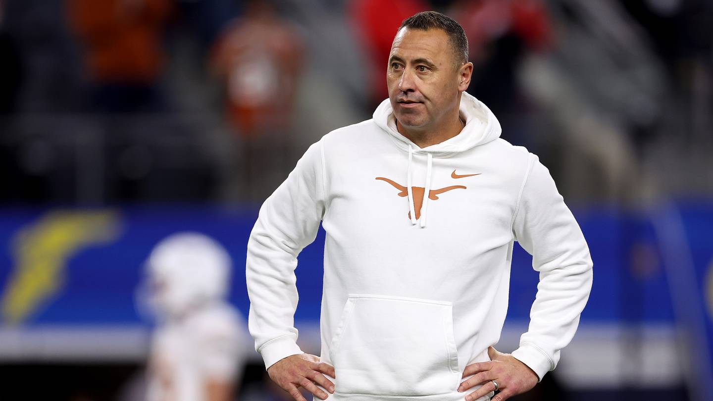 Texas Longhorns Dominate 2025 Recruiting Amid SEC Challenges