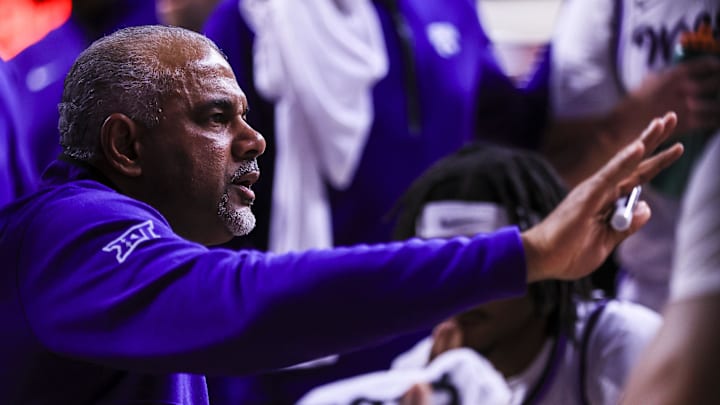 Mar 5, 2025; Cincinnati, Ohio, USA; Kansas State Wildcats head coach Jerome Tang talks to his team during a timeout in the first half against the Cincinnati Bearcats at Fifth Third Arena. Mandatory Credit: Katie Stratman-Imagn Images Mar 5, 2025; Cincinnati, Ohio, USA; Kansas State Wildcats head coach Jerome Tang talks to his team during a timeout in the first half against the Cincinnati Bearcats at Fifth Third Arena. Mandatory Credit: Katie Stratman-Imagn Images