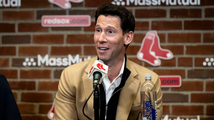 Craig Breslow prometió traer a un bateador derecho
