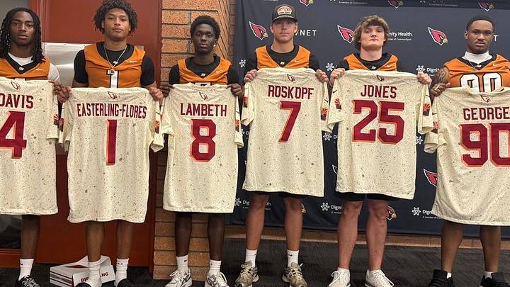 UW QB commit Blake Roskopf shares a moment with his Desert Edge teammates. 