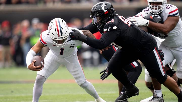 Cincinnati Bearcats defensive lineman Jalen Hunt (90) sacks Arizona Wildcats quarterback Noah Fifita (1) in the first quarter of the NCAA football game between the Cincinnati Bearcats and Arizona Wildcats at Nippert Stadium in Cincinnati on Nov. 15, 2025.
