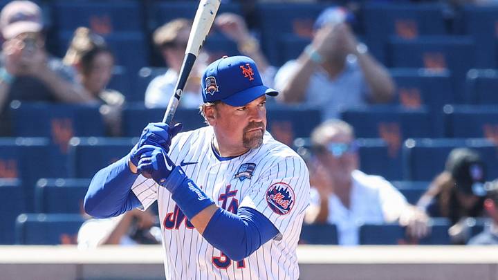 Sep 13, 2025; New York City, New York, USA; Former New York Mets catcher Mike Piazza during the Mets Alumni Game at Citi Field. Mandatory Credit: Wendell Cruz-Imagn Images Sep 13, 2025; New York City, New York, USA; Former New York Mets catcher Mike Piazza during the Mets Alumni Game at Citi Field. Mandatory Credit: Wendell Cruz-Imagn Images