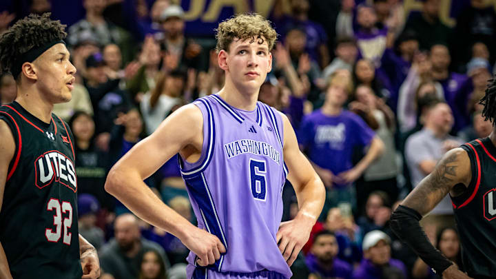 Hannes Steinbach takes a moment to regroup against Utah.