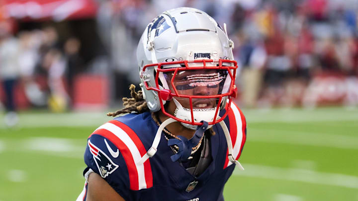 Dec 15, 2024; Glendale, Arizona, USA; New England Patriots cornerback Alex Austin (28) against the Arizona Cardinals at State Farm Stadium. Mandatory Credit: Mark J. Rebilas-Imagn Images
