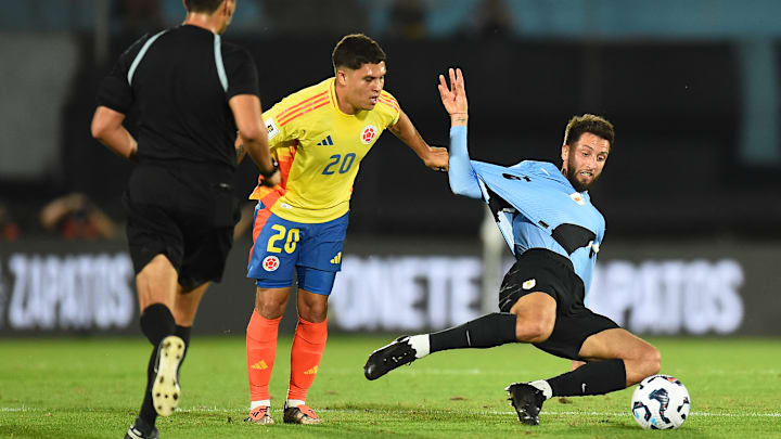 Rodrigo Bentancur in action against Colombia 