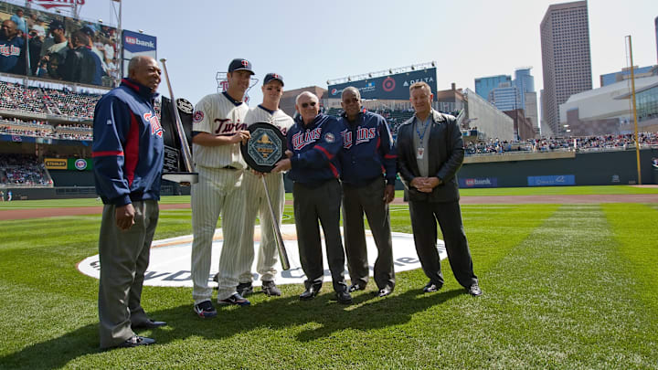 Joe Mauer receives the AL MVP award for his 2009 season. Joe Mauer receives the AL MVP award for his 2009 season.