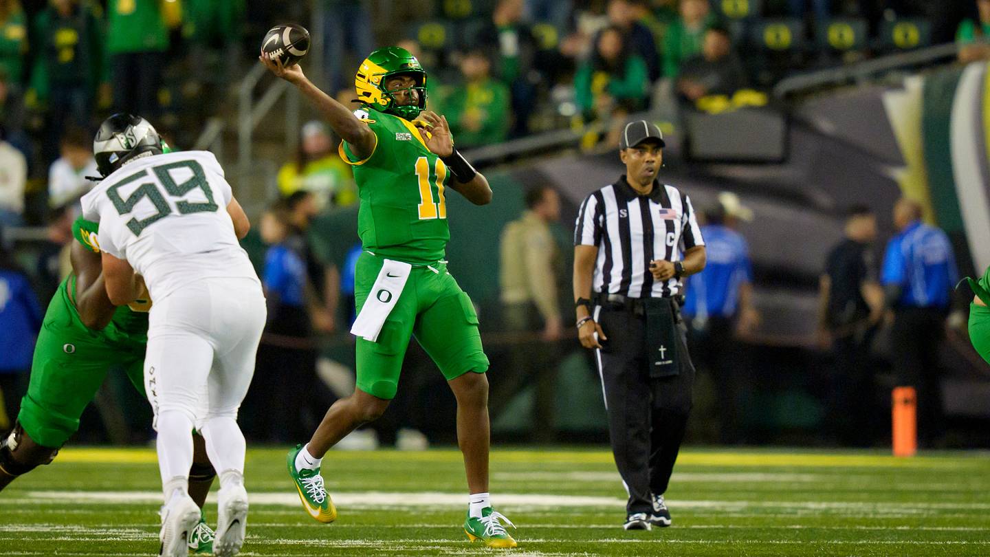 Photo: Autzen Zoo Oregon Loses to Illinois 21-10 for Third Straight Loss