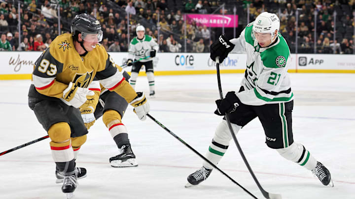 Mitch Marner defends against Jason Robertson