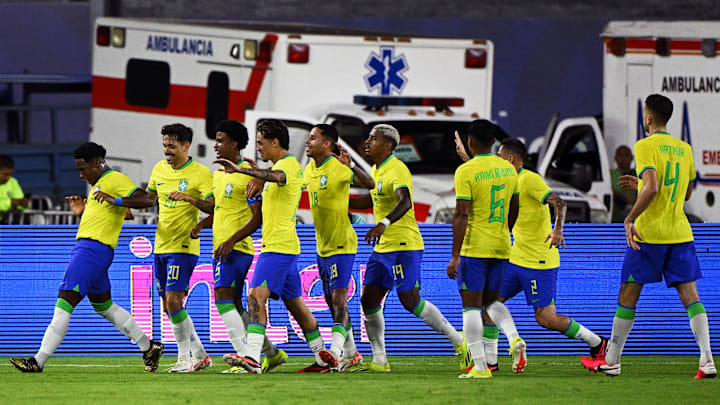 Endrick (e) abriu o placar da partida Endrick (e) abriu o placar da partida