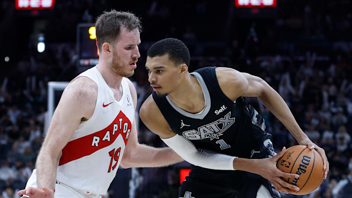 Victor Wembanyama, Jakob Poeltl