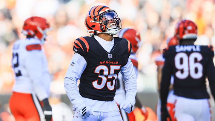 Jan 4, 2026; Cincinnati, Ohio, USA; Cincinnati Bengals cornerback Jalen Davis (35) reacts following a play against the Cleveland Browns during the second quarter at Paycor Stadium. Mandatory Credit: Katie Stratman-Imagn Images Jan 4, 2026; Cincinnati, Ohio, USA; Cincinnati Bengals cornerback Jalen Davis (35) reacts following a play against the Cleveland Browns during the second quarter at Paycor Stadium. Mandatory Credit: Katie Stratman-Imagn Images