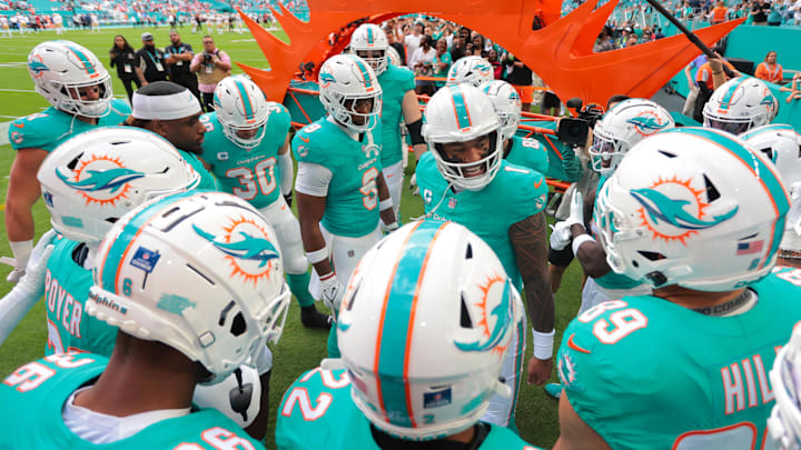 Miami Dolphins quarterback Tua Tagovailoa (1) talks to his teammates before the game against the San Francisco 49ers at Hard Rock Stadium. Miami Dolphins quarterback Tua Tagovailoa (1) talks to his teammates before the game against the San Francisco 49ers at Hard Rock Stadium.