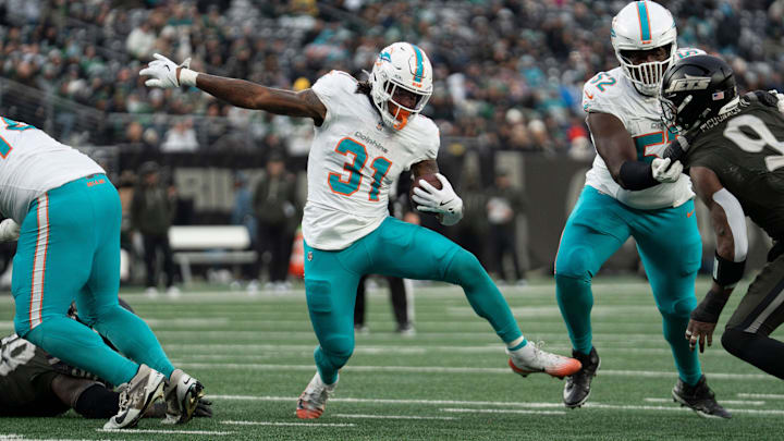 Miami Dolphins running back Ollie Gordon II (31) runs the ball for a touchdown during a week 14 football game between the New York Jets and Miami Dolphins at MetLife Stadium on Sunday, Dec. 7, 2025.