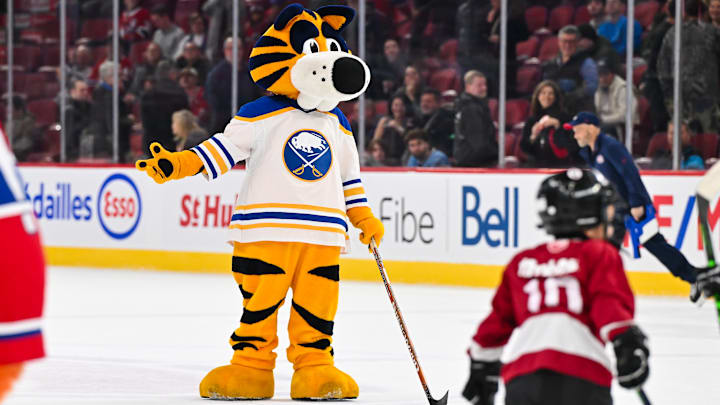Buffalo Sabres mascot Sabretooth