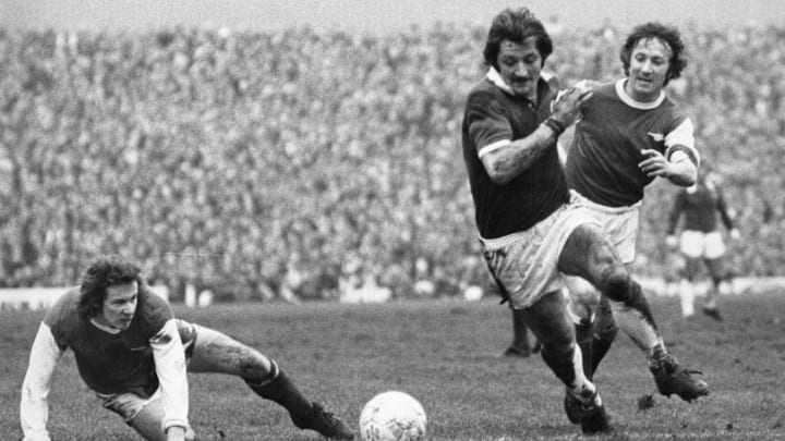 Frank Worthington. Bamboozling the Arsenal defence.