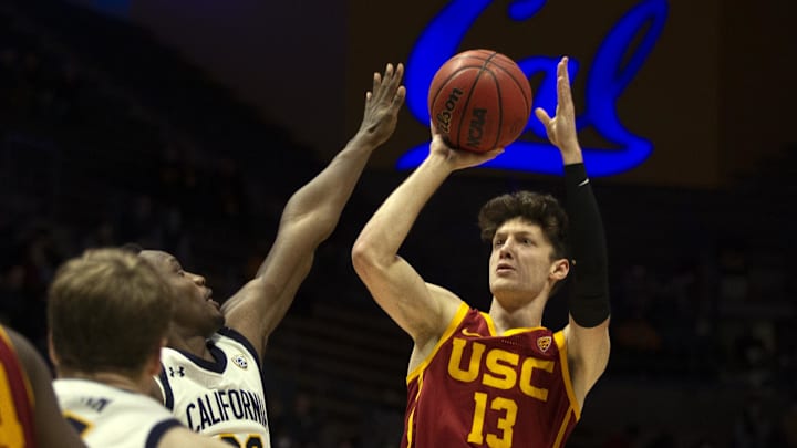 Jan 6, 2022; Berkeley, California, USA; Southern California Trojans guard Drew Peterson (13) shoots