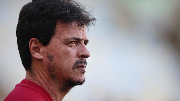 Treinador chega a São Januário com mais três profissionais