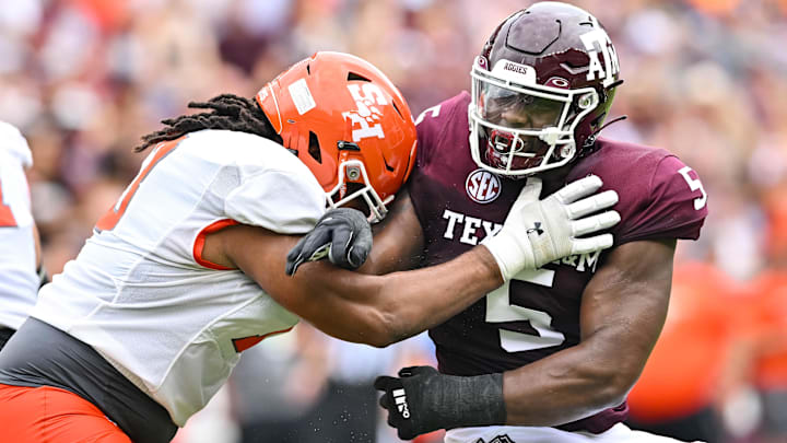 Texas A&M defensive lineman Shemar Turner isn't enough for the Bears pass rush according to some analysts.