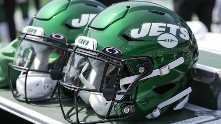 Sep 12, 2021; Charlotte, North Carolina, USA; New York Jets helmets wait during the second quarter against the Carolina Panthers at Bank of America Stadium. Mandatory Credit: Jim Dedmon-Imagn Images Sep 12, 2021; Charlotte, North Carolina, USA; New York Jets helmets wait during the second quarter against the Carolina Panthers at Bank of America Stadium. Mandatory Credit: Jim Dedmon-Imagn Images