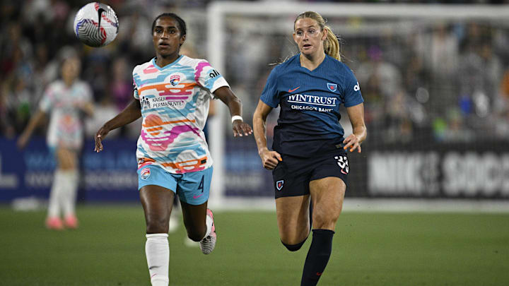 San Diego Wave FC defender Naomi Girma (4) battles Chicago Red Stars forward Allison Cook (33) for the ball in the second half at Snapdragon Stadium 