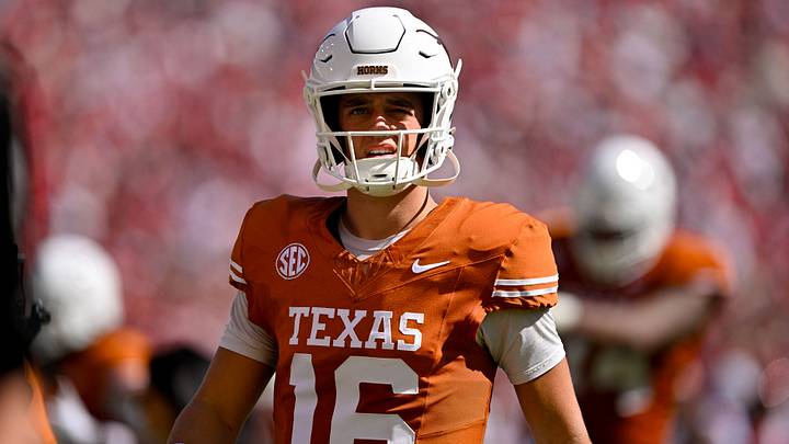 Oct 11, 2025; Dallas, Texas, USA; Texas Longhorns quarterback Arch Manning Oct 11, 2025; Dallas, Texas, USA; Texas Longhorns quarterback Arch Manning