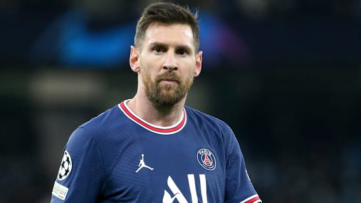 Lionel Messi se positionne sur le Ballon D'Or.