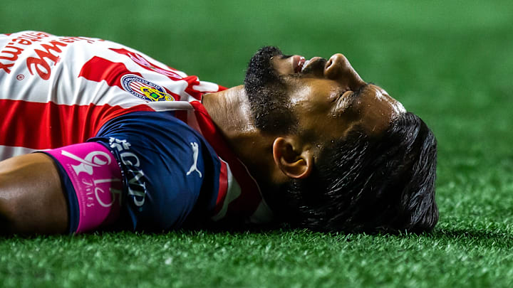 Miguel Ponce salió portando el gafete de capitán en el empate sin goles entre Xolos y Chivas. Miguel Ponce salió portando el gafete de capitán en el empate sin goles entre Xolos y Chivas.