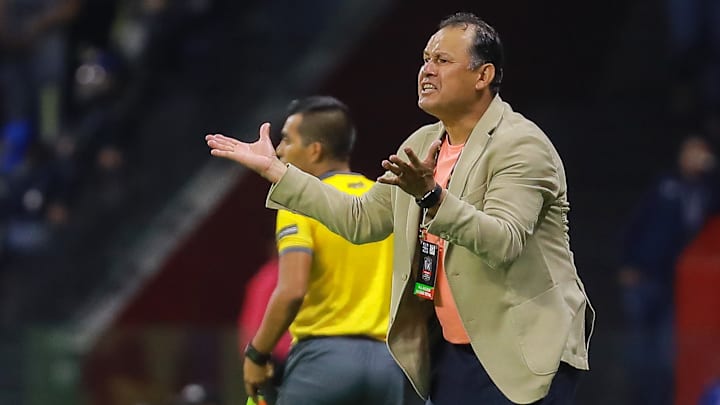 El técnico de Cruz Azul, el peruano Juan Reynoso, aceptó su responsabilidad en la eliminación del equipo en la Concachampions.