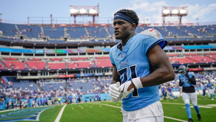 Tennessee Titans cornerback Roger McCreary (21) exits the field after the Titans’ 33-19 loss to the Los Angeles Rams at Nissan Stadium in Nashville, Tenn., Sunday, Sept. 14, 2025. Tennessee Titans cornerback Roger McCreary (21) exits the field after the Titans’ 33-19 loss to the Los Angeles Rams at Nissan Stadium in Nashville, Tenn., Sunday, Sept. 14, 2025.