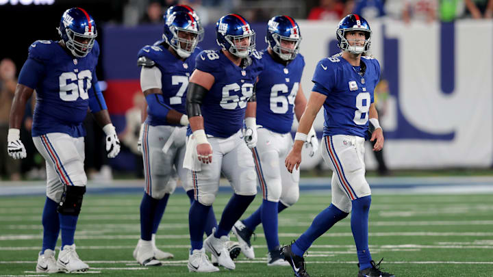 New York Giants offense led by QB Daniel Jones (8).
