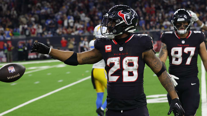 Bet on Joe Mixon to go over his rushing yards total against the Chiefs in the divisional round of the NFL playoffs.