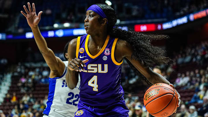 Dec 17, 2024; Uncasville, Connecticut, USA; LSU Lady Tigers guard Flau'Jae Johnson (4) moves the ball against Seton Hall Pirates guard Amari Wright (22) in the first half at Mohegan Sun Arena. Mandatory Credit: David Butler II-Imagn Images Dec 17, 2024; Uncasville, Connecticut, USA; LSU Lady Tigers guard Flau'Jae Johnson (4) moves the ball against Seton Hall Pirates guard Amari Wright (22) in the first half at Mohegan Sun Arena. Mandatory Credit: David Butler II-Imagn Images
